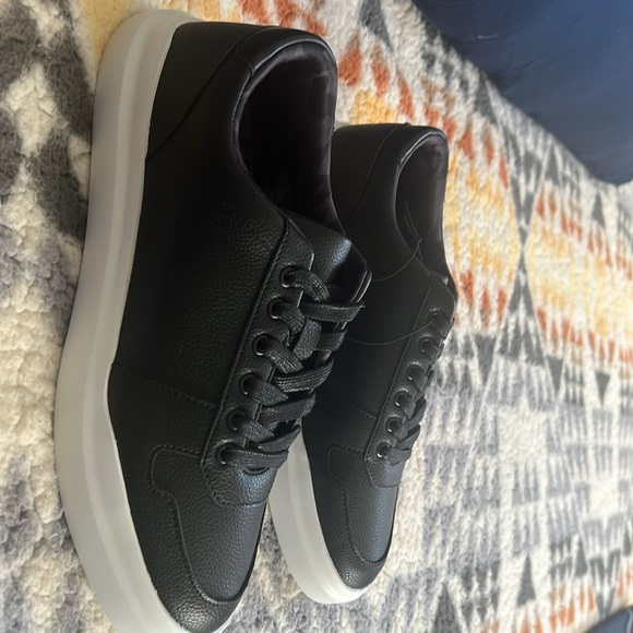 Men’s size 11 black Kenneth Cole Ready Sneaker. - Picture 2 of 7